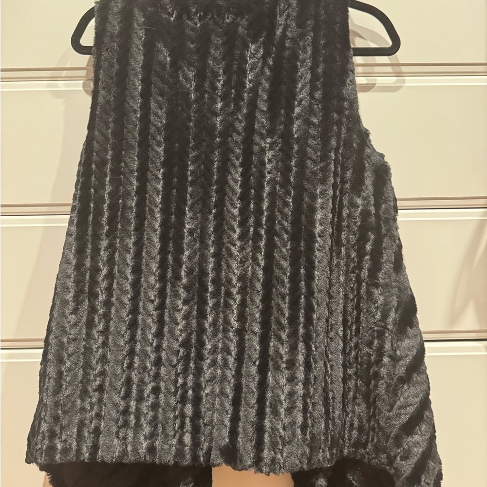 G by Giuliana Super Soft Faux Fur Black Draped Vest - Picture 3 of 4